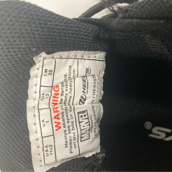 EUC Marvel Spiderman Heelys. Size YTH2. - Picture 3 of 4